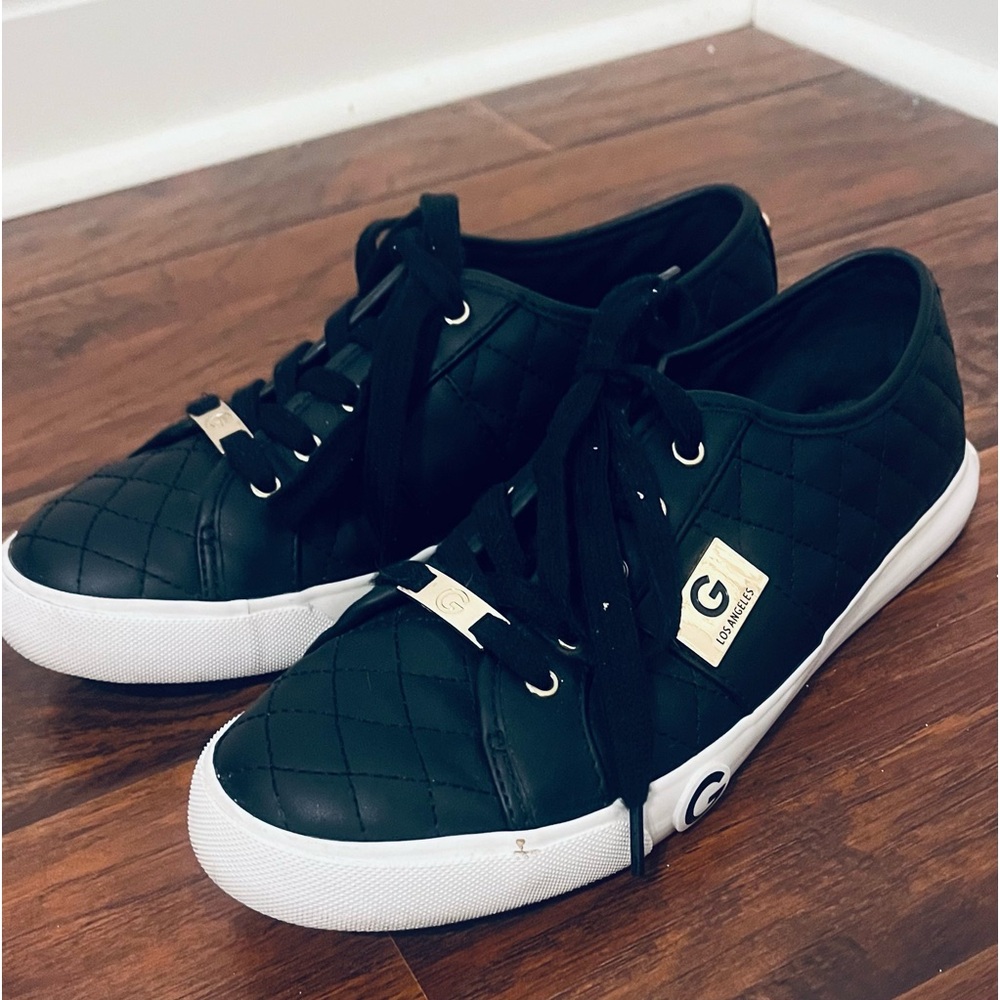GBG black leather sneaker. In great condition! Size 9